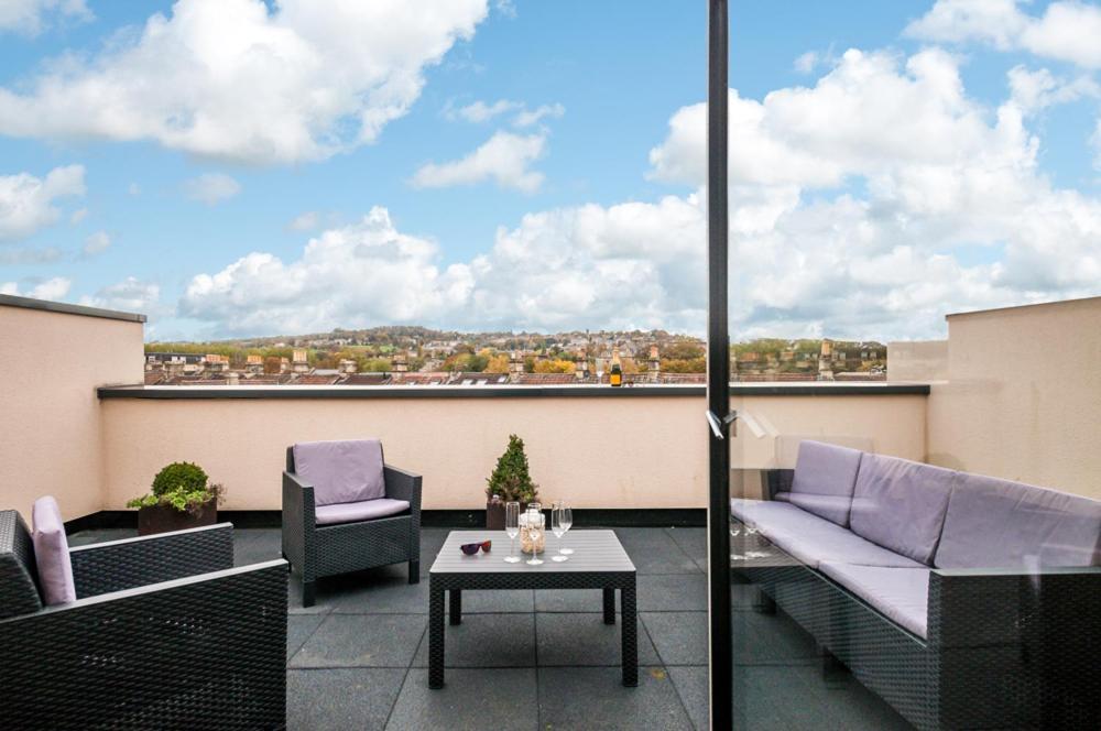 Solar Sanctuary- Skyline Balcony, City Centre, Three Floors, King Beds, Netflix And More! Бат Экстерьер фото